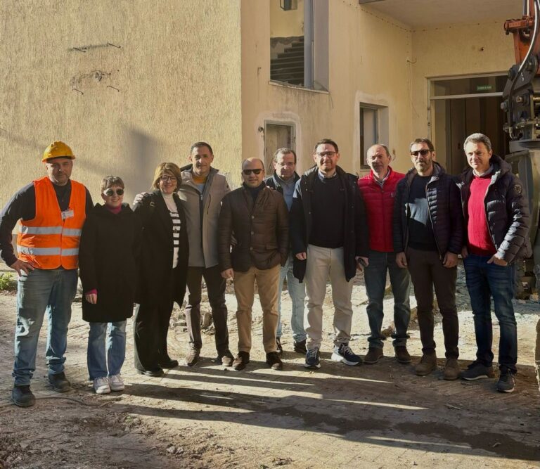 Torrenova, avviati i lavori di demolizione e ricostruzione della scuola elementare. Consegna entro un anno