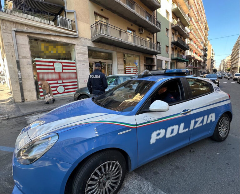 Catania: ruba vestiti in un negozio e viene fermata da commessa, ma la prende a morsi. 47enne arrestata per rapina