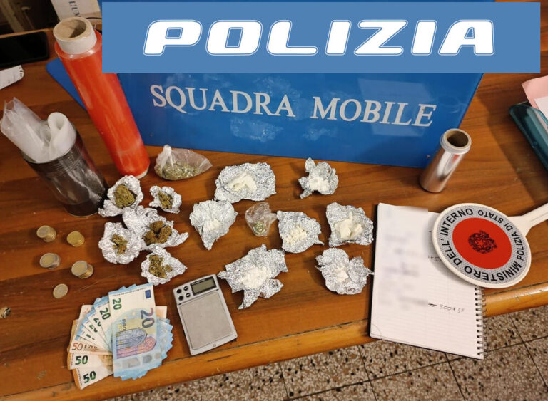 Catania, cocaina e marijuana divisa in dosi sul tavolo di casa. Arrestato 52enne