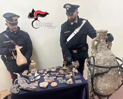 Nascondeva in casa reperti risalenti al 400 a.C., 26enne denunciato a Messina