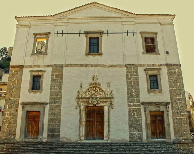 Santa Lucia del Mela: Chiusa la Concattedrale di Santa Maria Assunta