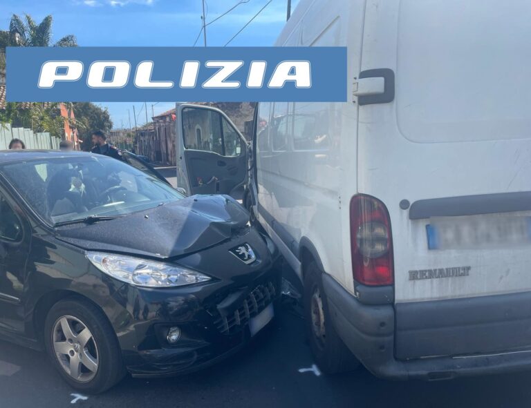 Ruba un furgone e per scappare provoca incidenti e feriti. La Polizia lo raggiunge e lo arresta