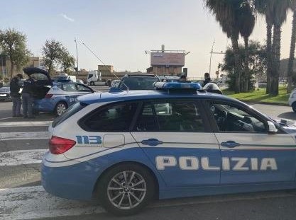 Tiro al piccione dal balcone di casa con una carabina a piombini, denunciato anziano