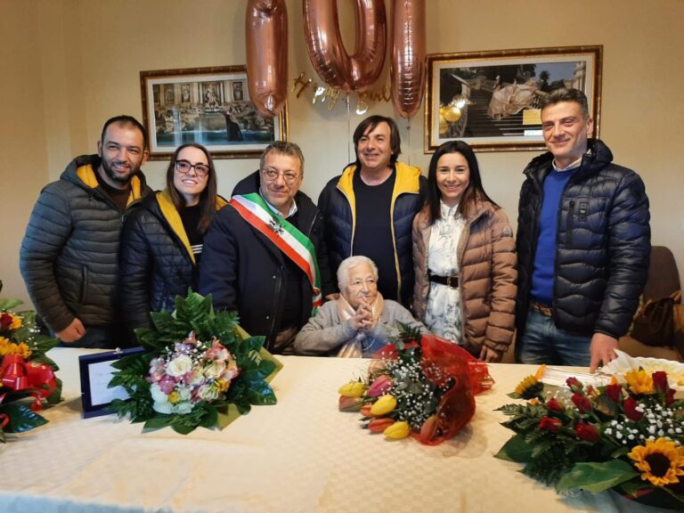 Santa Lucia del Mela festeggia i 100 anni della signora Giuseppa Donato