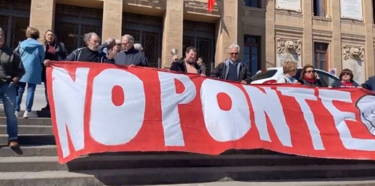 A Messina Sit-in contro il Ponte sullo Stretto, proteste e insulti. Audizione rinviata