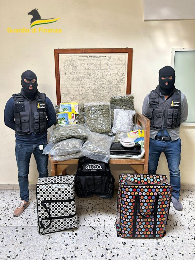 Catania, 20 Kg di marijuana “skunk” in casa. Arrestati padre e figlio