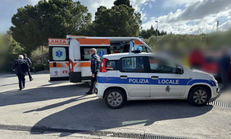 Capo d’Orlando – Incidente tra moto e furgoncino al bivio San Martino. Feriti due centauri