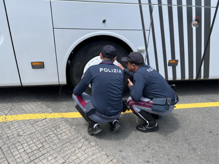 Barcellona Pozzo di Gotto: controlli per le gite scolastiche, autobus “fermato” e sostituito