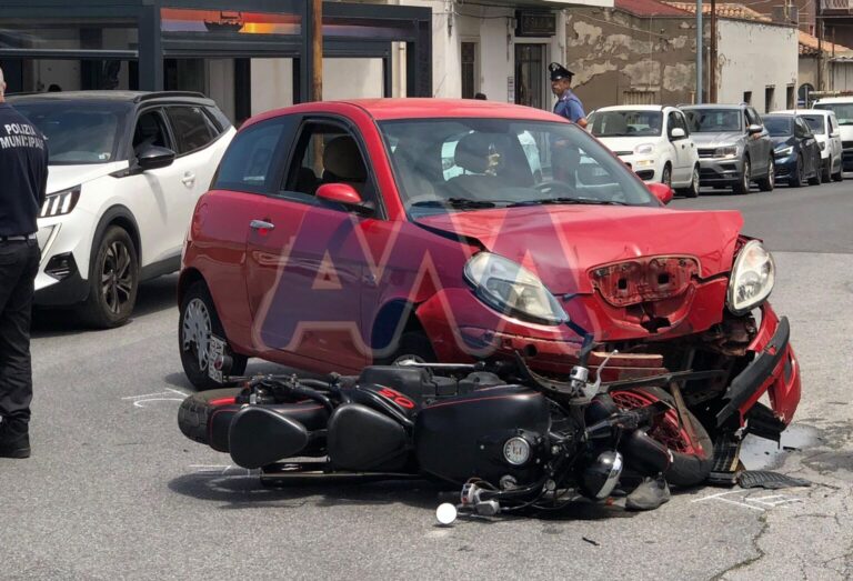 Villafranca Tirrena – Scontro tra auto e moto, ferito il centauro