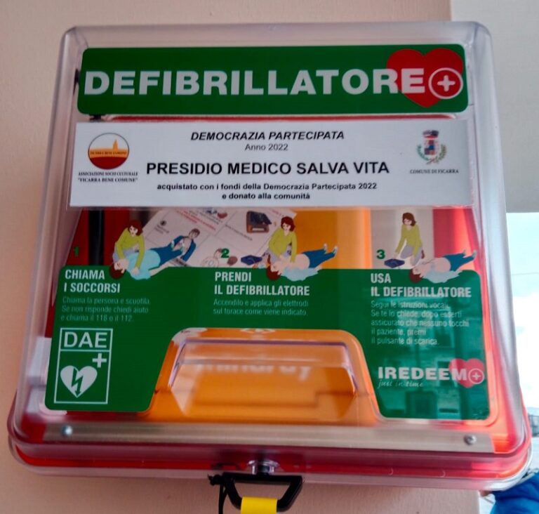 Ficarra: l’associazione “Ficarra Bene Comune” ha consegnato un nuovo defibrillatore alla comunità