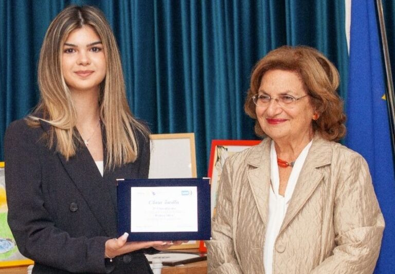 Clara Tavilla, giovane del Liceo Lucio Piccolo, premiata al concorso internazionale Grafico-Pittorico “Prima Idea”