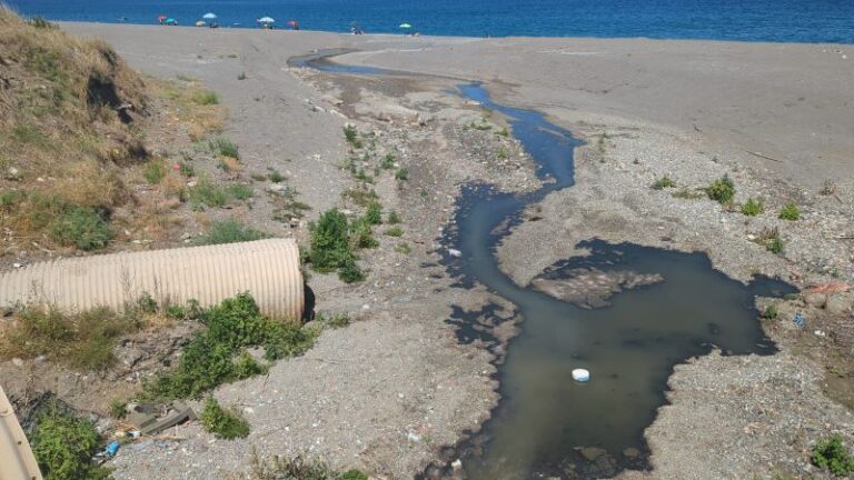 Barcellona Pozzo di Gotto: sversamenti in mare, la denuncia di “Città Aperta”