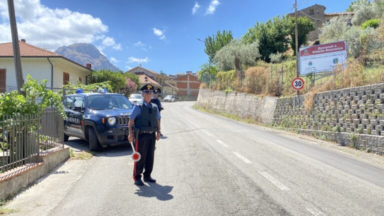 Militello Rosmarino, tentano la truffa del finto carabiniere, poi rapinano la vittima e fuggono nelle campagne. Arrestati due uomini di origine campana