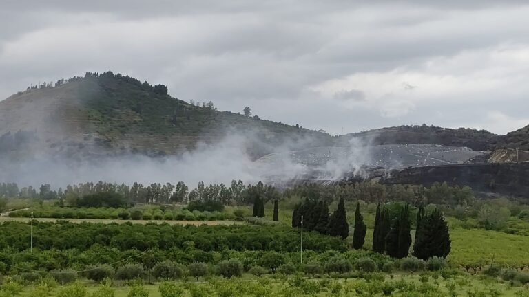 Mazzarrà Sant’Andrea: è divampato anche questa mattina il fuoco sul sito della discarica