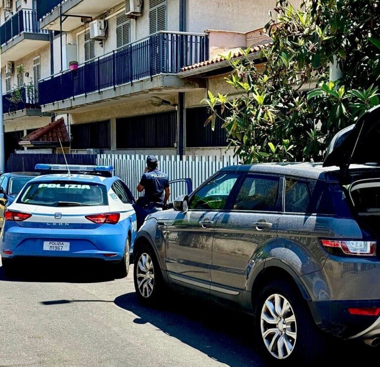 Auto rubate annullando il segnale dei telecomandi di chiusura. 7 mezzi recuperati dalla Polizia a Catania