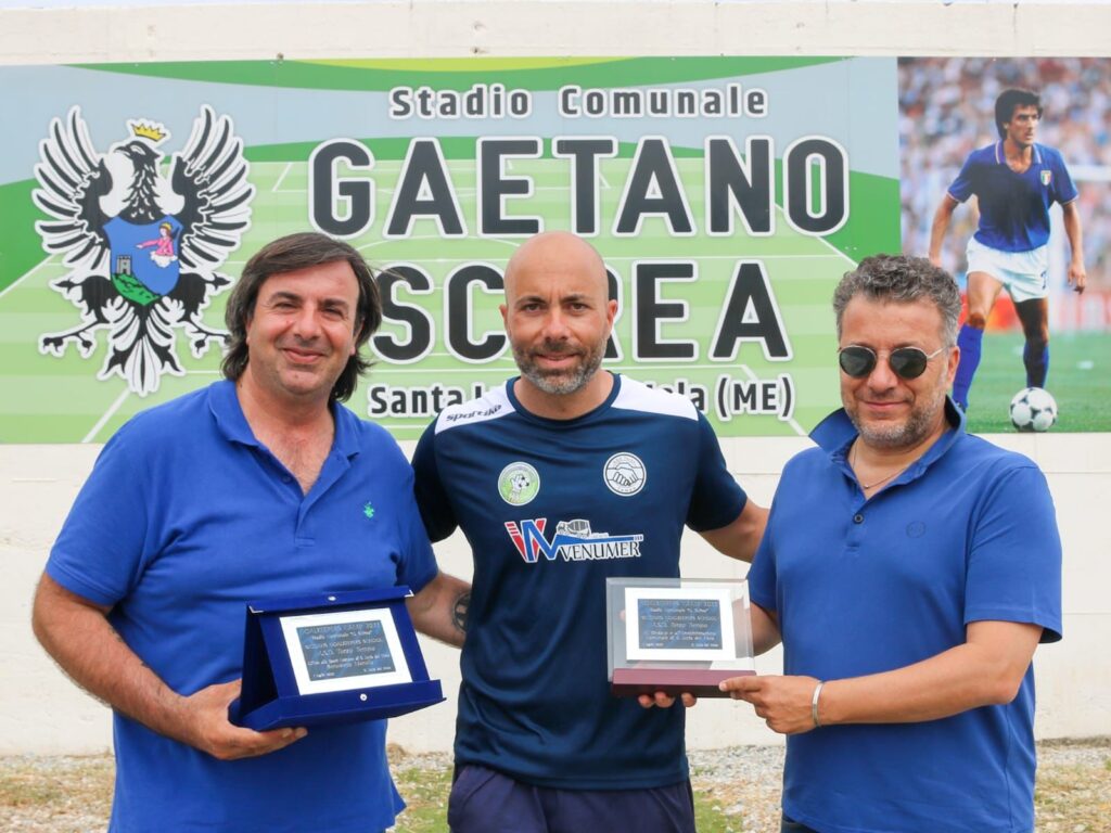 L'Assessore allo Sport Benedetto Merulla, Graziano Cicciari e il Sindaco di Santa Lucia del Mela Matteo Sciotto