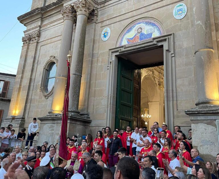 Elevazione spirituale a Capizzi: il ritorno di San Giacomo e l’arrivo della Madonna del Pilar – VIDEO