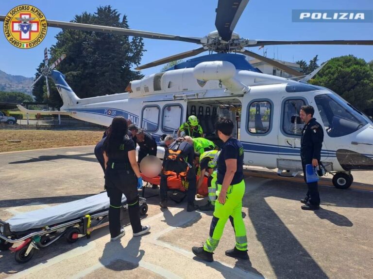 Cefalù, parapendista scaraventata in un pendio da una raffica di vento. Salvataggio di Soccorso Alpino e Polizia