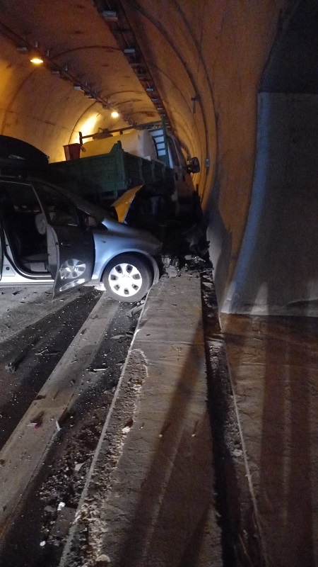 Santo Stefano di Camastra: incidente in autostrada, tre mezzi coinvolti e sette feriti