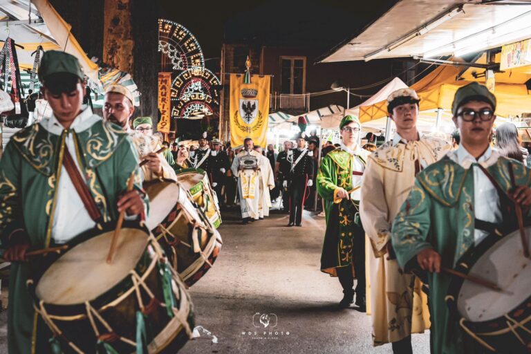 In migliaia per la festa di San Calogero a San Salvatore di Fitalia. Successo anche per i Nomadi – VIDEO