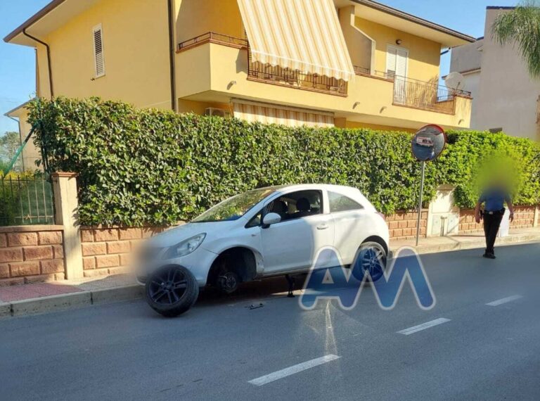 Torrenova, ruota si stacca da auto e colpisce un ciclista in transito. Un ferito