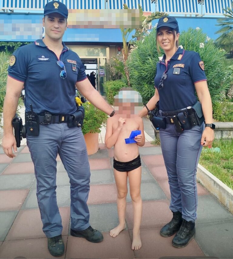 Catania, piccola turista di 8 anni si smarrisce alla “Playa”. La Polizia di Stato la riporta dalla mamma