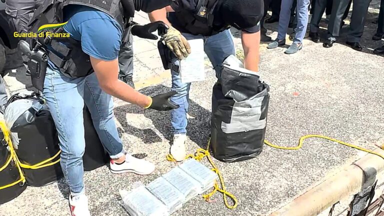 Catania: sequestrati 540kg di cocaina “galleggiante”