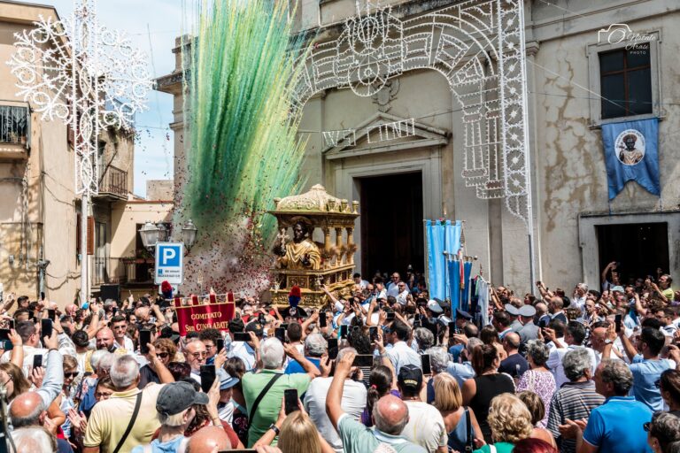 La festa di San Cono Abate a Naso regala gioie ed emozioni. Migliaia i fedeli presenti