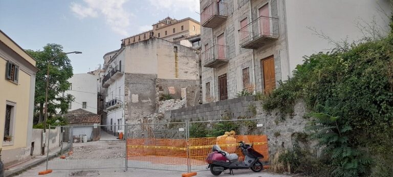 Patti: troppi silenzi sul degrado in via dei Greci