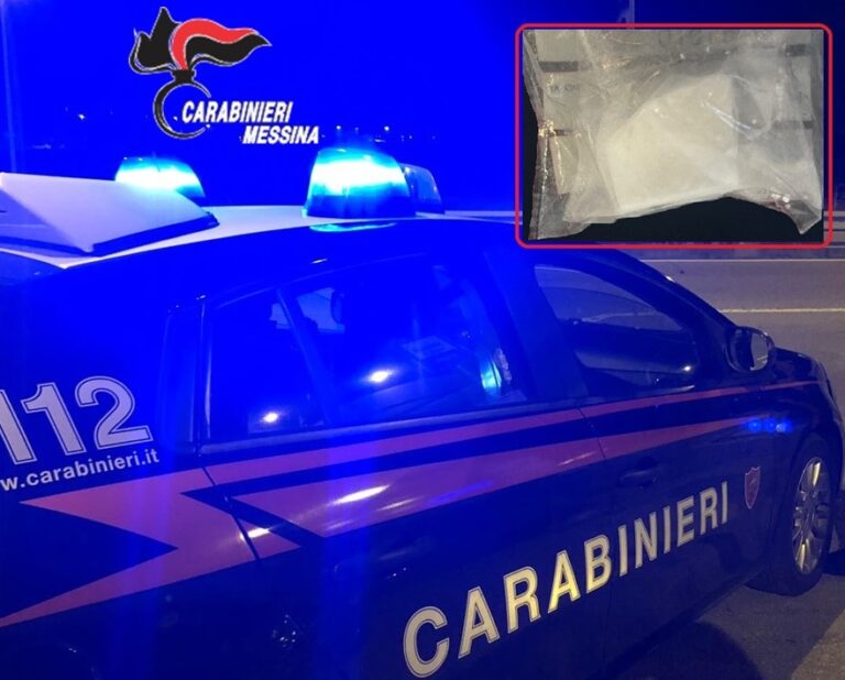 Notano i Carabinieri e buttano la droga dal finestrino, due arresti a Villafranca Tirrena