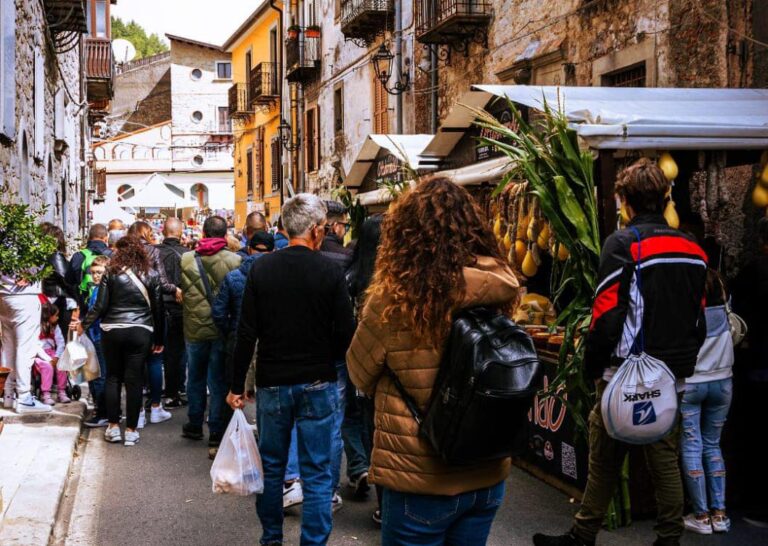 Floresta: successo di pubblico alla II° domenica di “Ottobrando” – VIDEO