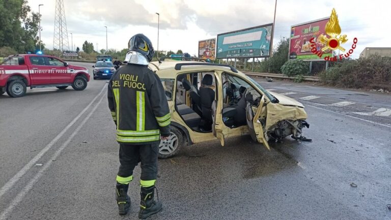 San Filippo del Mela, scontro tra due auto. Tre persone ferite