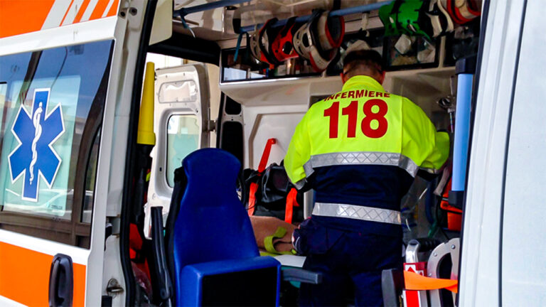 Palermo, soccorritore del 118 colpito con una testata. All’ospedale “Cervello” aggredito un vigilante