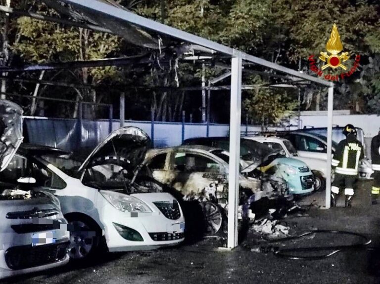 Zona sud di Messina: a fuoco 6 auto