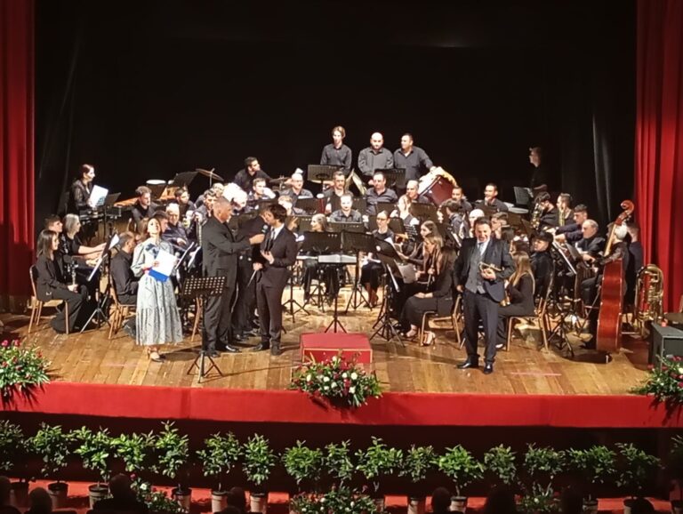 Milazzo: La banda musicale “Giovanni Paolo II” di Olivarella illumina con le sue note il Teatro Trifiletti