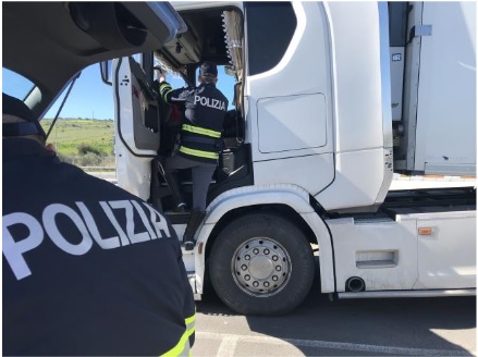 Guidava a tutta velocità nonostante il maltempo, sanzionato autista di autobus