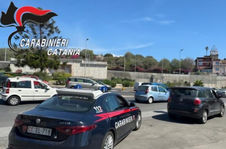 A spasso sulla circonvallazione di Catania, nonostante fosse ai domiciliari. Arrestato 25enne