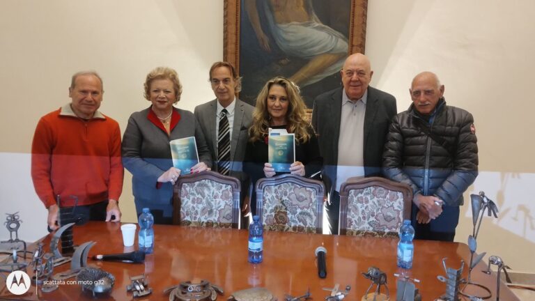 Milazzo: La scrittrice orlandina Rosaria Micale ha presentato il suo ultimo libro dal titolo “La luminaria delle memorie”