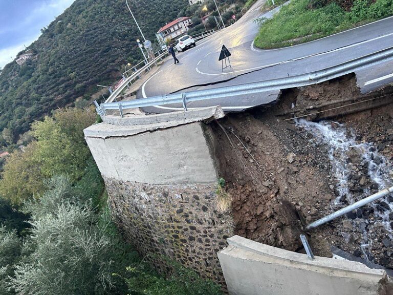 Gioiosa Marea: grossa frana sulla Sp 135, che collega Gioiosa Marea a Rocca e Galbato