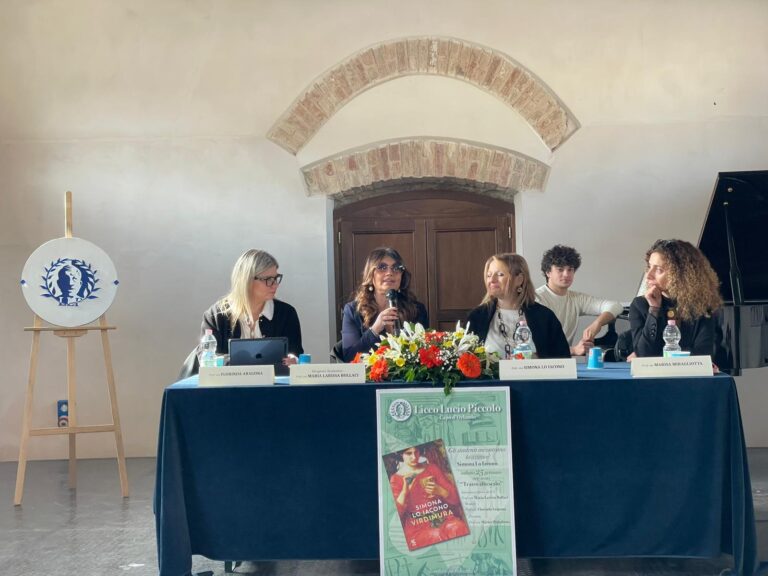 Capo d’Orlando – Gli alunni del Liceo Lucio Piccolo dialogano con la scrittrice Simona Lo Iacono – VIDEO