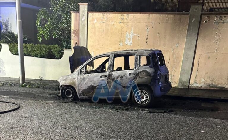 San Filippo del Mela – In fiamme auto di ex assessore, indagano i Carabinieri