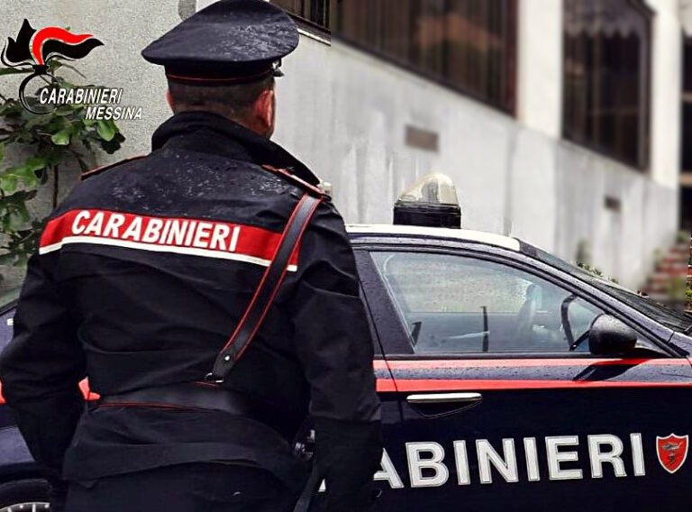 Messina, scatta l’allarme antifurto e il proprietario sorprende i ladri in casa. Arrestato un 32enne