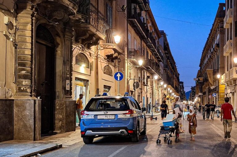 Scontri tra polizia e folla inferocita contro un presunto molestatore allo Zen. 9 persone denunciate