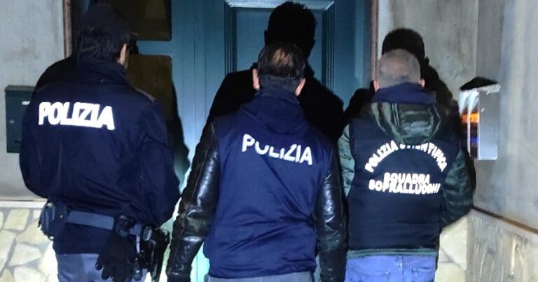 Gela, furti e spaccio di droga. Eseguite 13 misure cautelari. Uno degli indagati organizzò un furto a casa della fidanzata