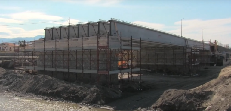 Ponte Mela: il cantiere fermo da un anno sta provocando continui disagi ai cittadini – VIDEO