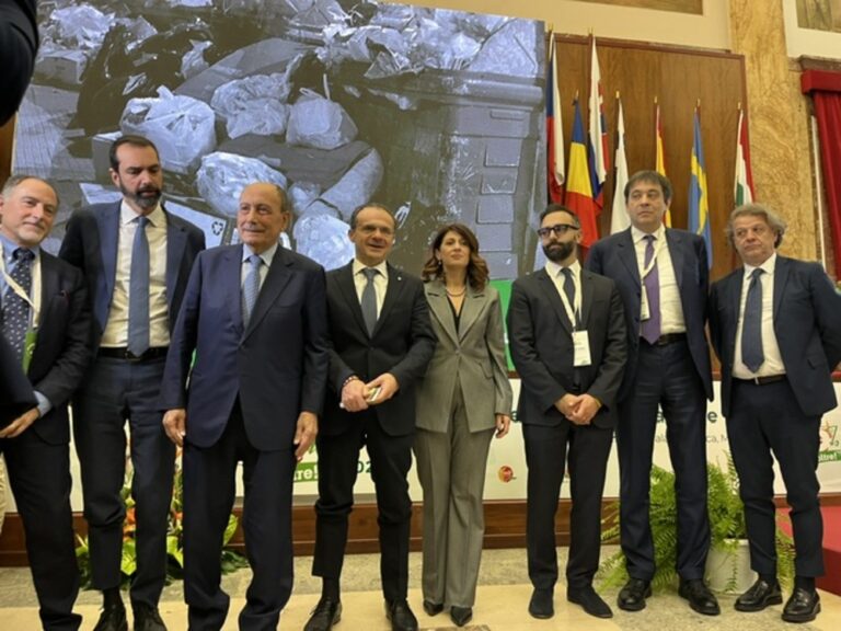 Grande successo per l’evento “65% e oltre” – “Gestione dei rifiuti in Sicilia: le sfide regionali, il ‘Modello Messina’ e gli obiettivi futuri”