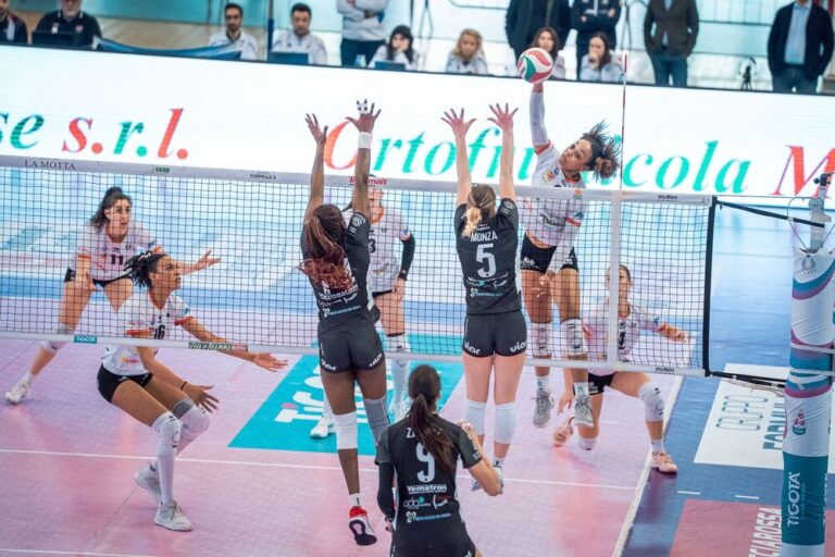 MESSINA: Nella terza gara della pool promozione, Busto Arsizio al tie-break, espugna il Palarescifina nonostante una buona gara di Akademia Sant’Anna (25/23; 16/25; 25/20; 21/25; 15/11). MVP: Giada Cecchetto.