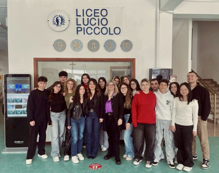 Prestigioso riconoscimento da Microsoft per gli alunni della VA linguistico del Liceo Piccolo