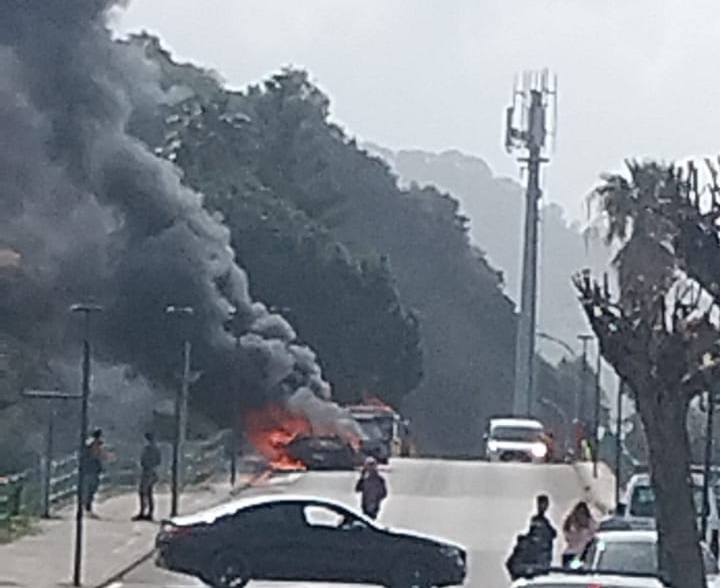 Gliaca di Piraino: auto a fuoco in via del Sole