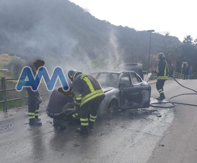 Gliaca di Piraino, auto in fiamme sulla via del Sole. Illeso il conducente